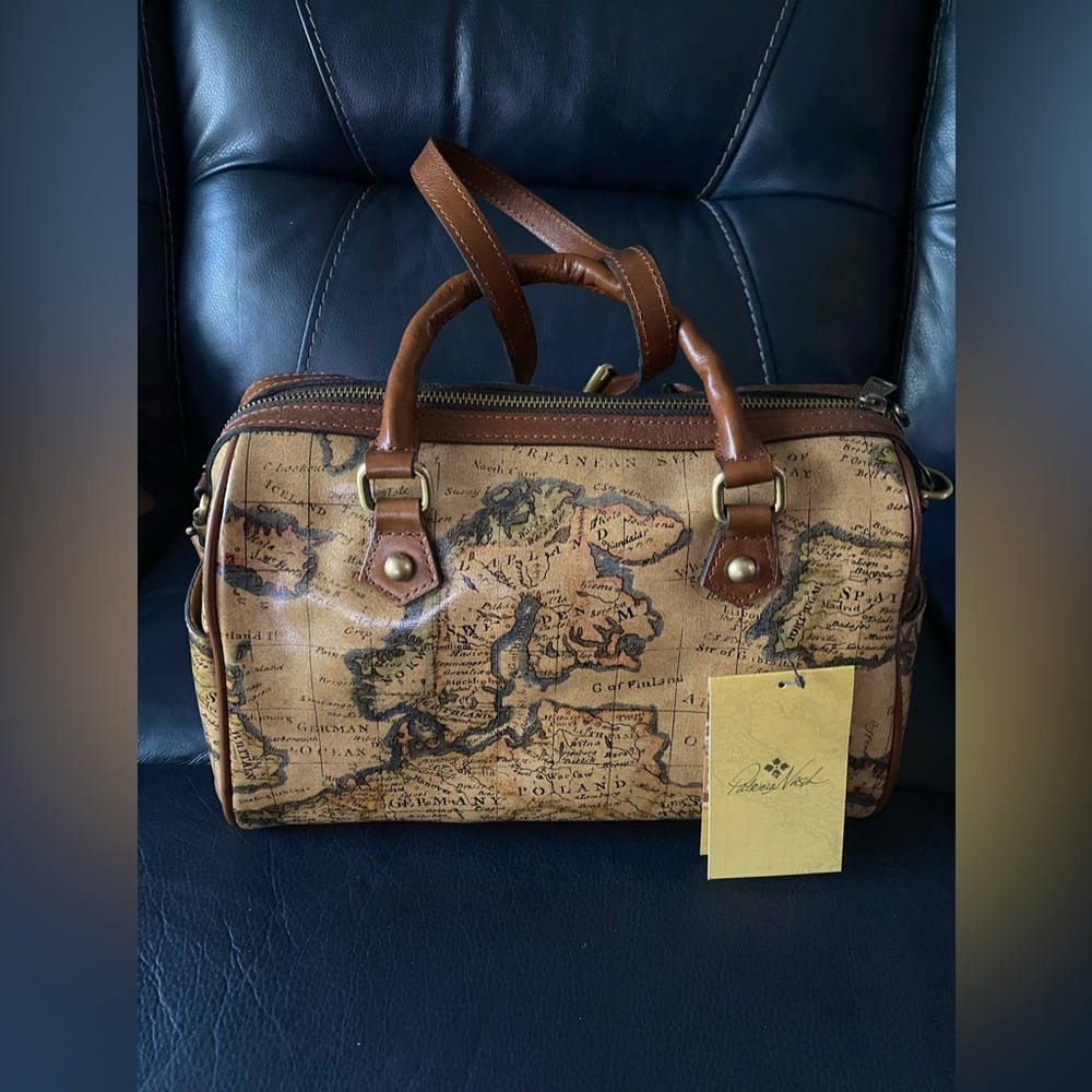 Patricia Nash NWT European Global handbag with adjustable shoulder strap